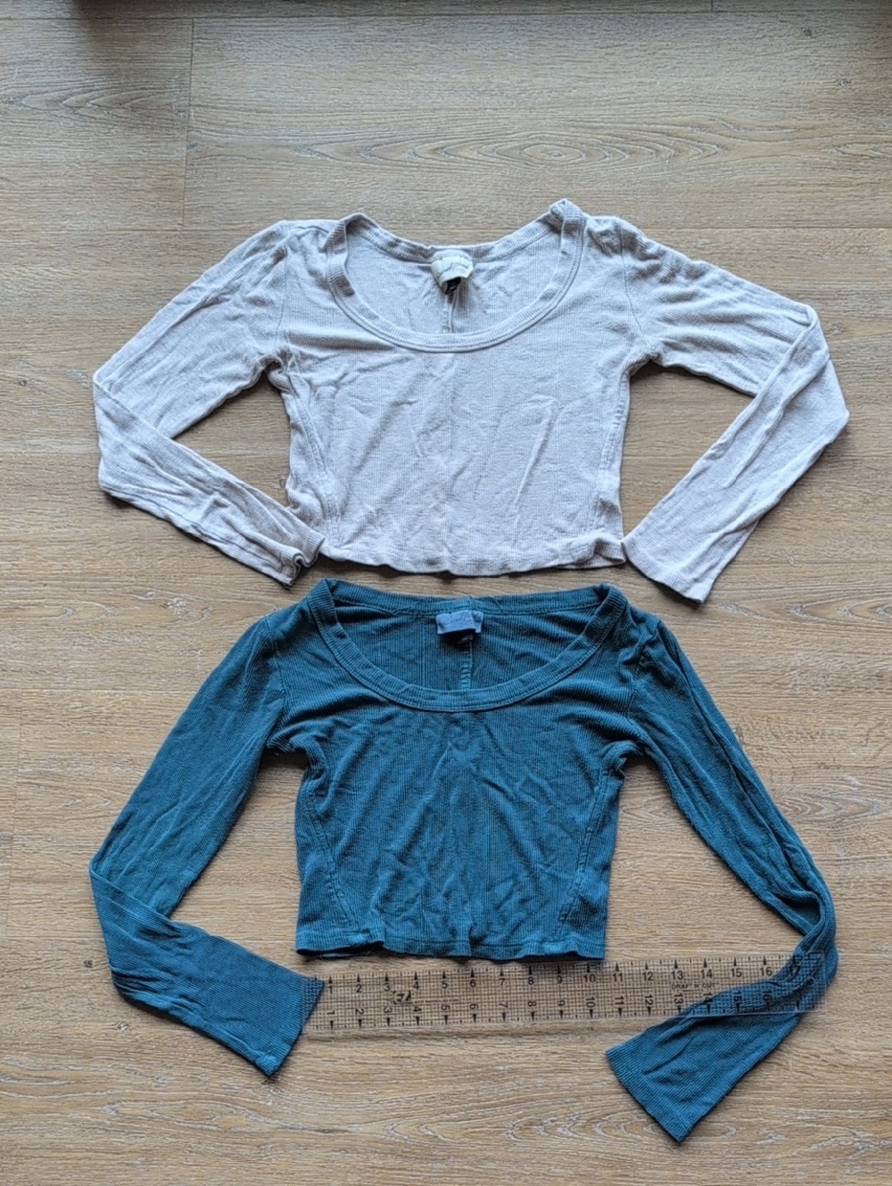 Universal Thread Scoop Neck Long Sleeve Crop Top Bundle- Cream& Teal, XS